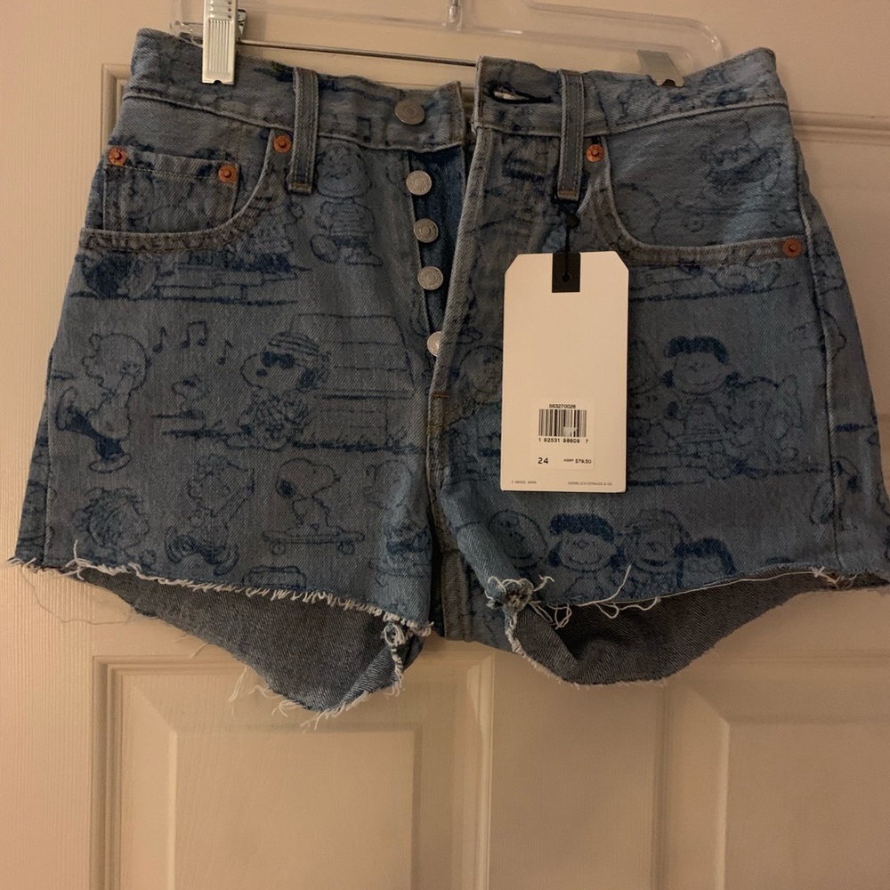 levis peanuts shorts